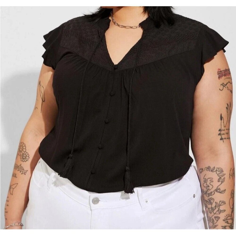 TORRID BLACK RAYON SLUB CROCHET DETAIL TASSEL TIE TOP PLUS SIZE 3, 3X New